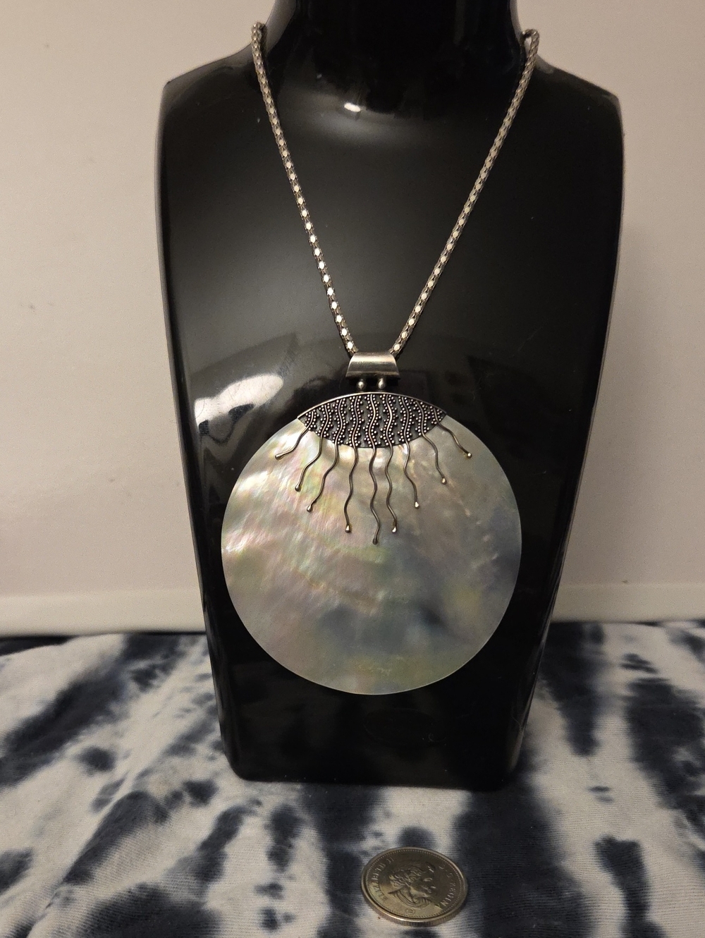 Vintage 925 Mother-of-Pearl Pendant Necklace  With  Italian Popcorn Style Chain